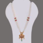 Sleek short necklace