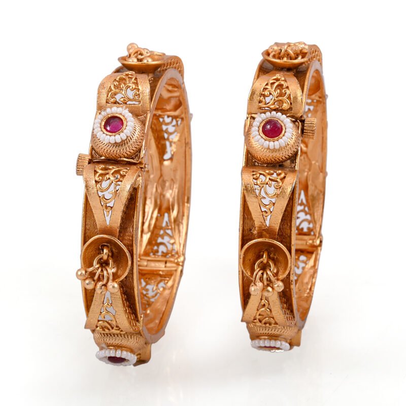 Bangle set with pearl beads