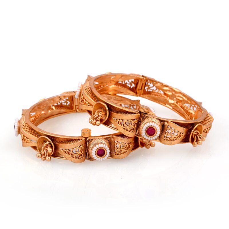 Bangle set with pearl beads