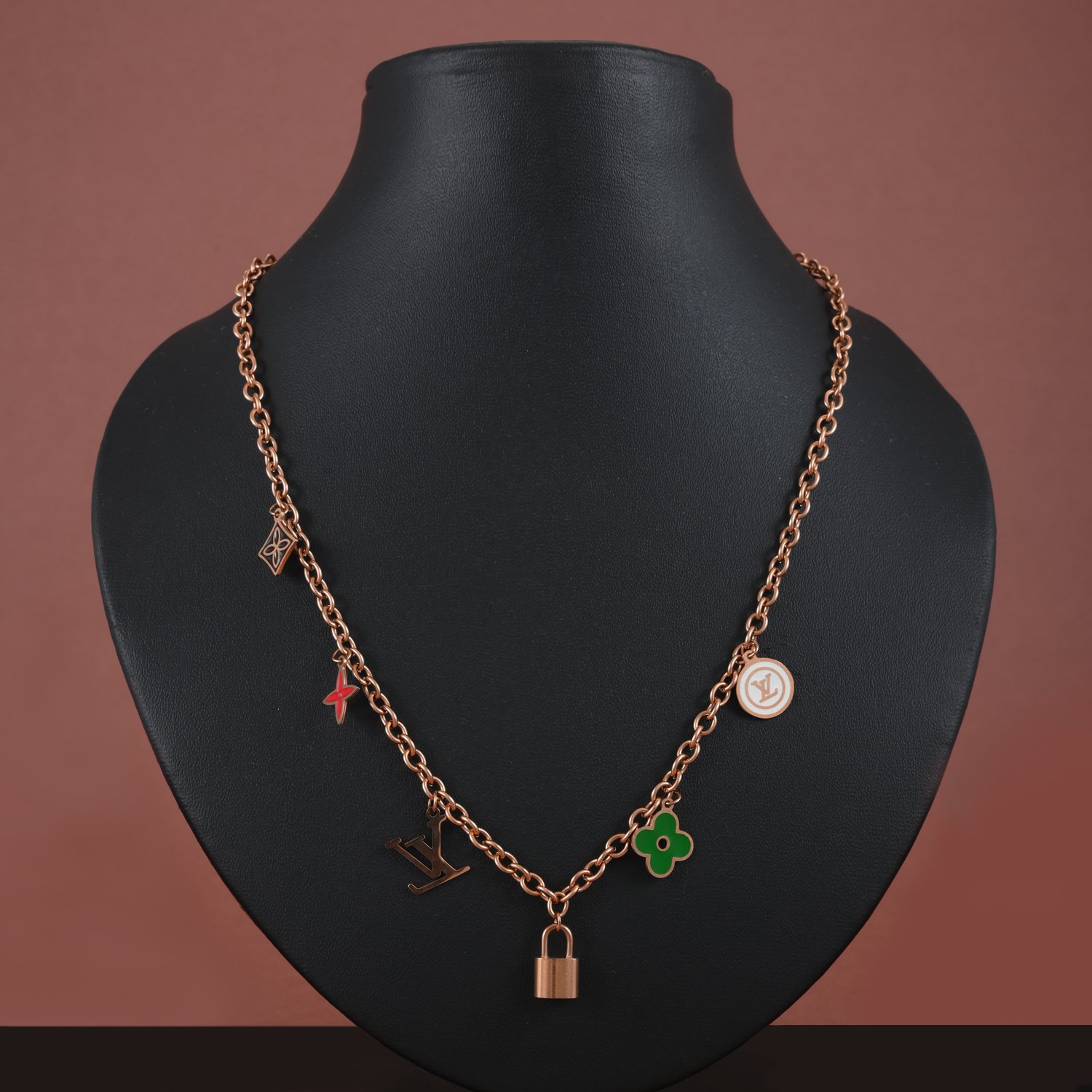81 Shop Khallaq's anti-tarnish rose gold charm chain for women. Lightweight, stylish and perfect for everyday wear, gifting, office, and party looks.